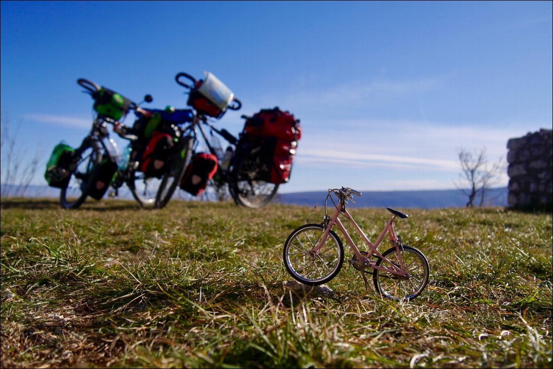 Small world on a bike : cyclo-grimpeurs sans date de retour