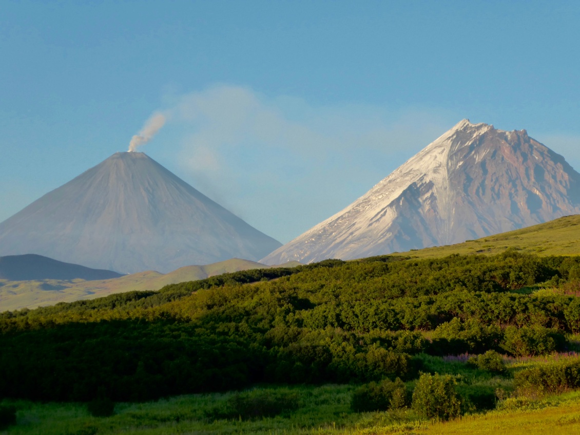 Fascinée par les volcans au Kamtchatka. Photo Manon.